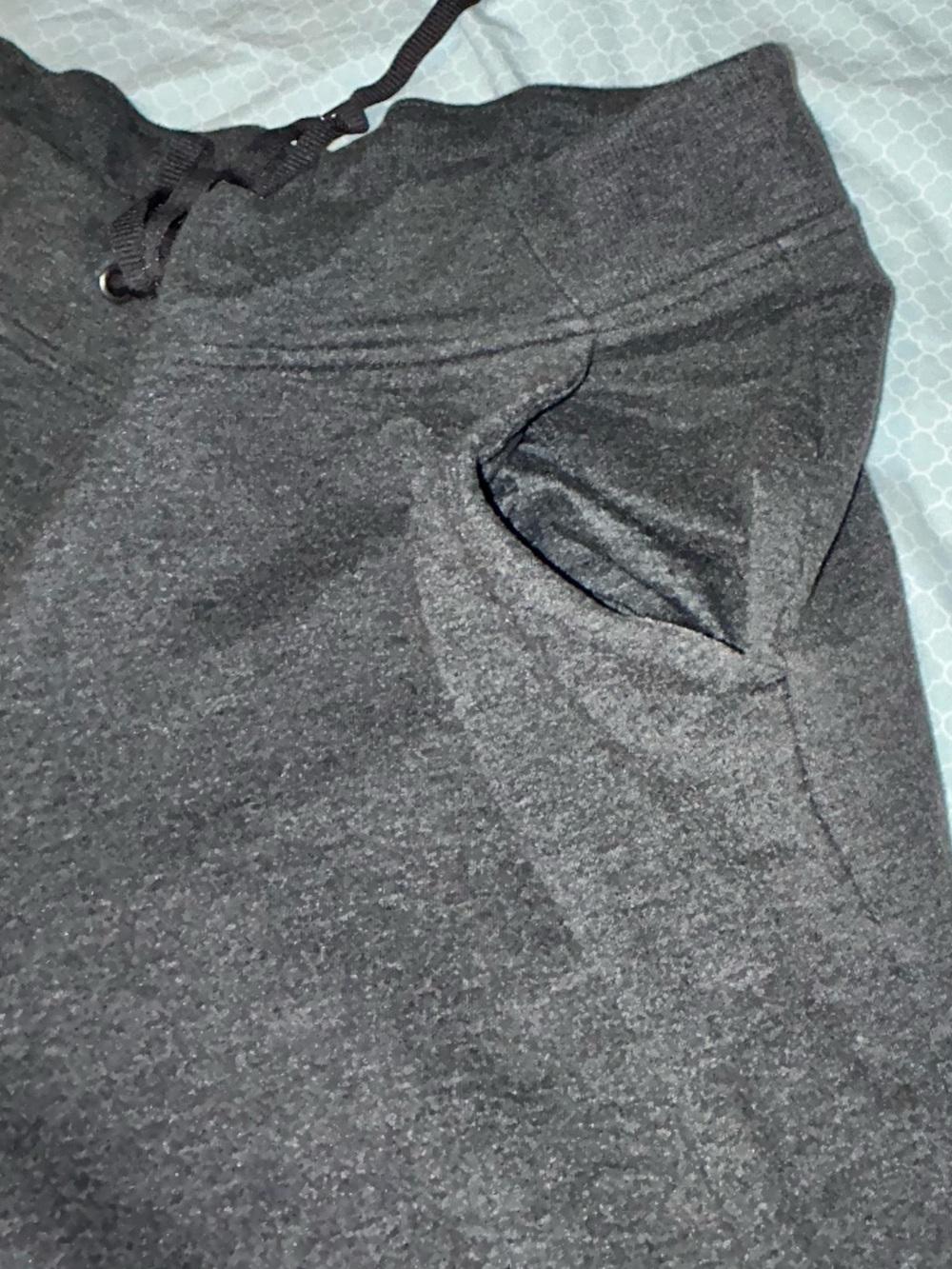 Eddie Bauer Women’s Charcoal Drawstring Capri Joggers - Picture 4 of 5
